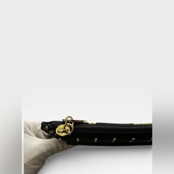 Betsey Johnson Daisy Pouch/Wallet - Picture 6 of 9